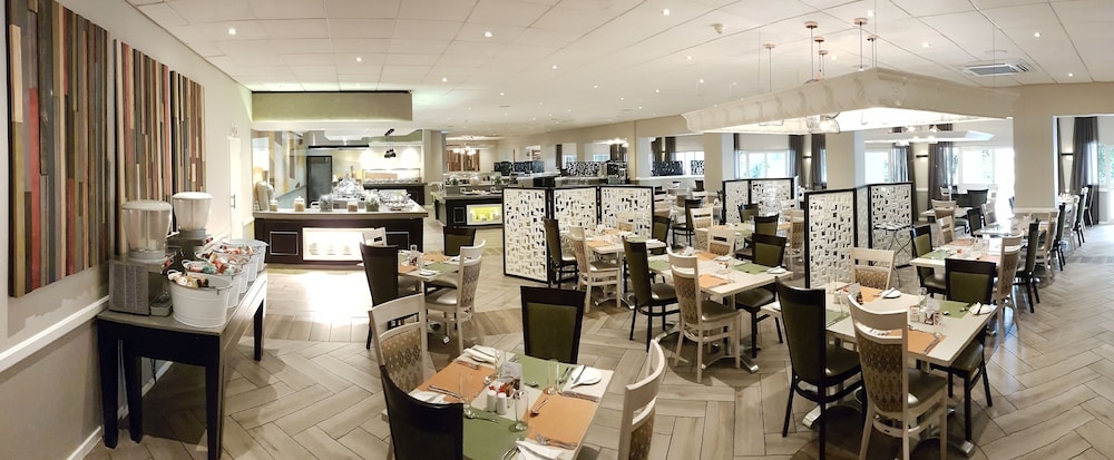 Garden Court Or Tambo International Airport 37/50