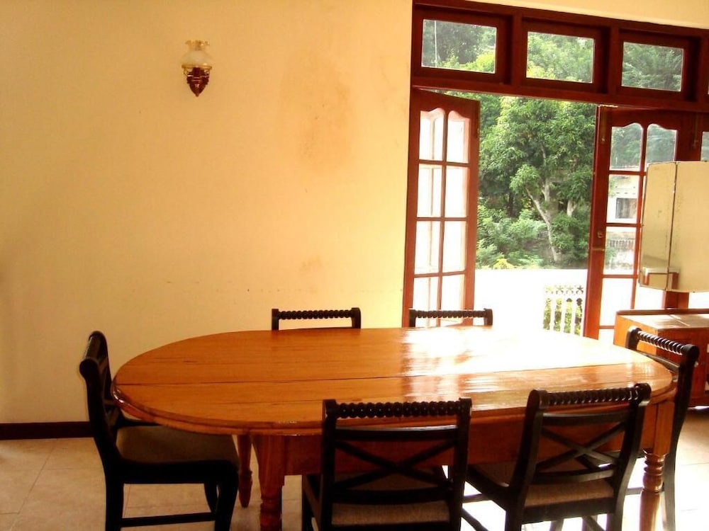 Layathraa Hotel And Restaurant 50/62