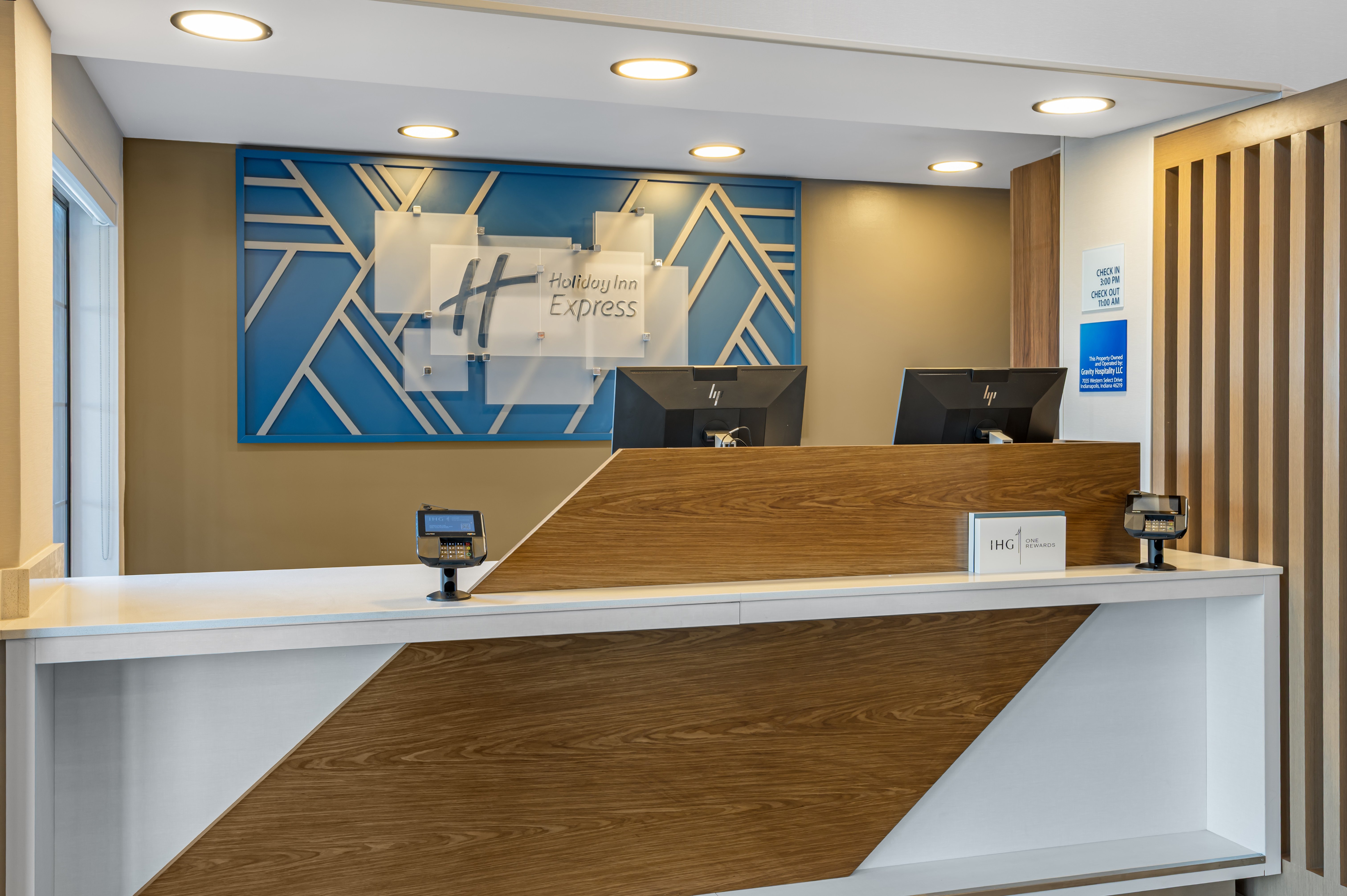 Holiday Inn Express Hotel Suites Indianapolis East 11/75