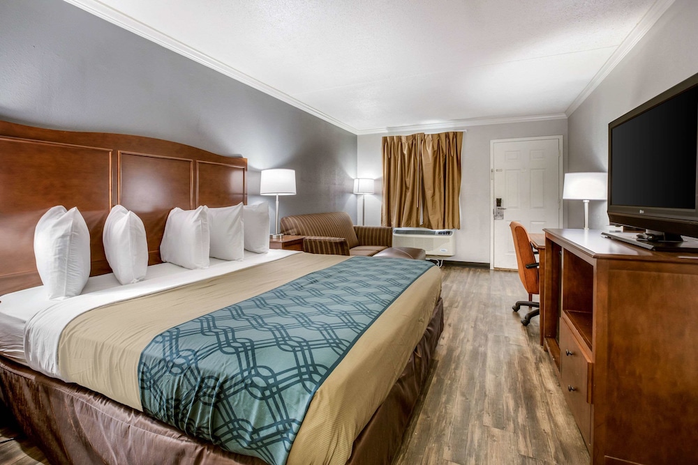 Travelodge by Wyndham Canton/Livonia Area, MI 9/38