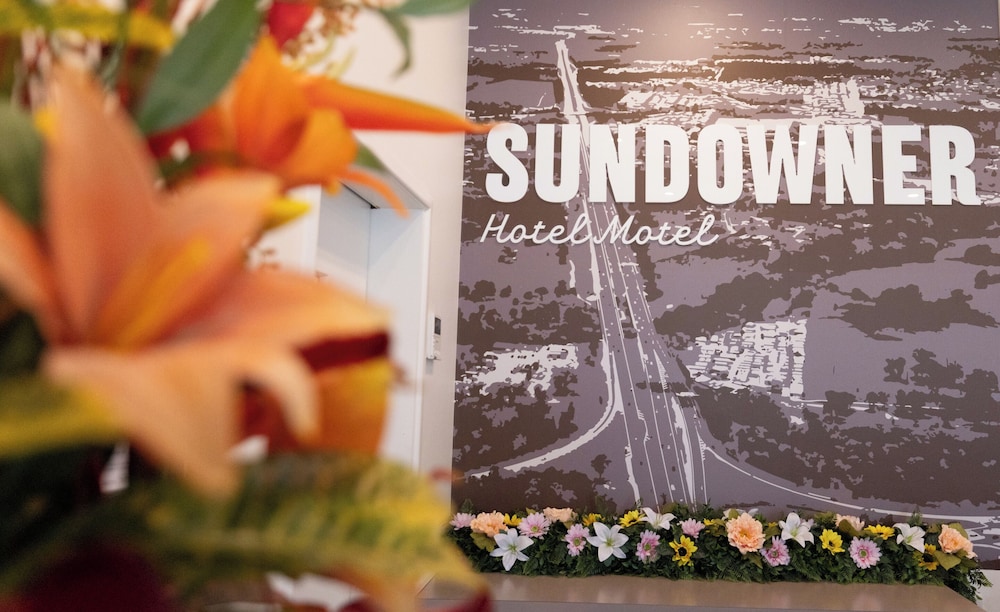 SUNDOWNER HOTEL MOTEL 20/49