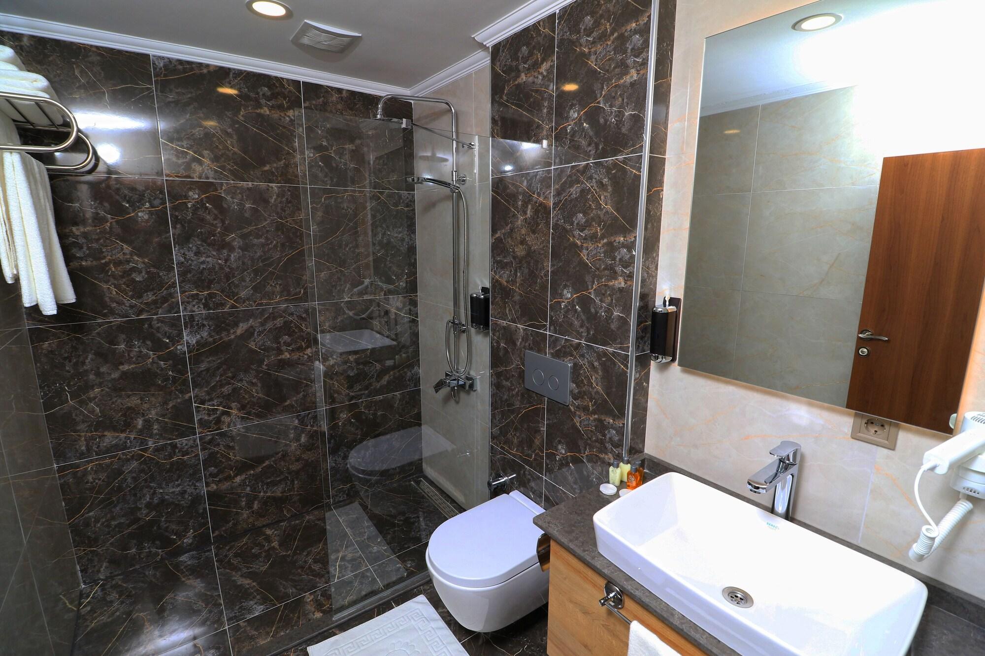 Bayrak Grand Hotel 48/50