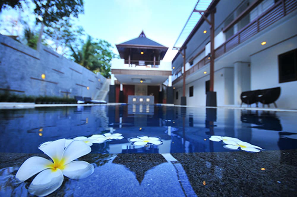 SURINTRA BOUTIQUE RESORT 16/25