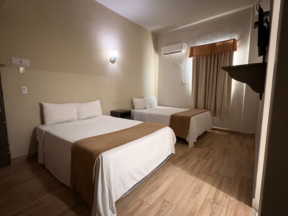 Hotel Plaza Del Arco Express 33/65