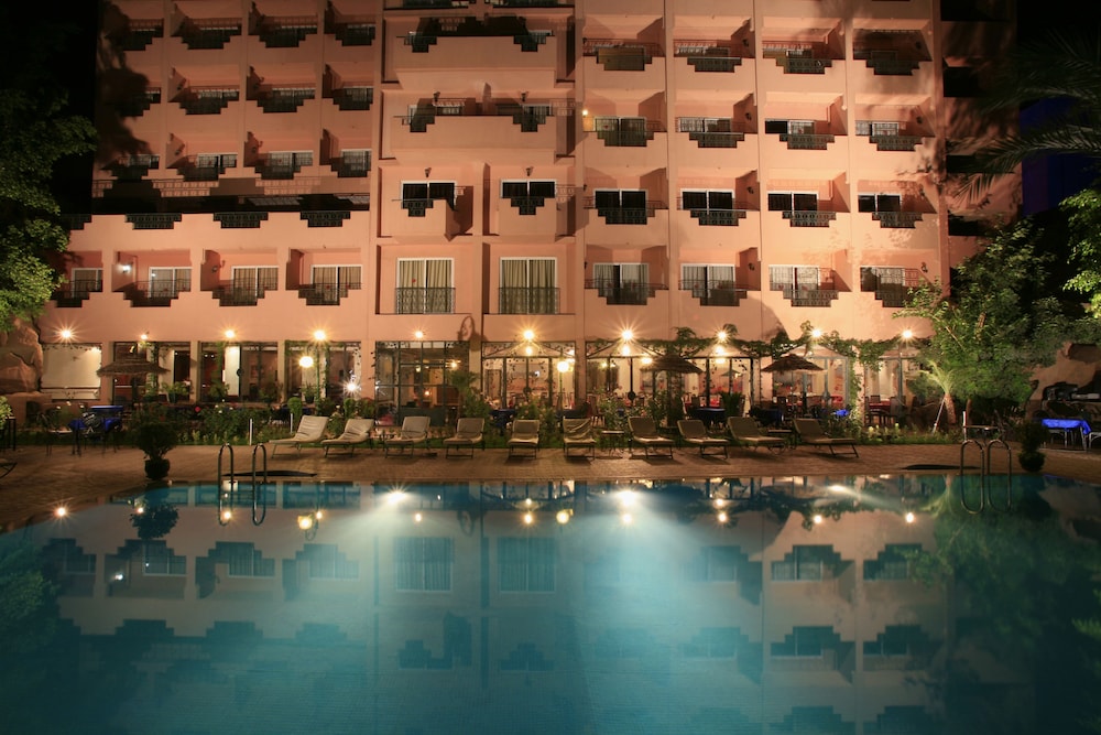 Imperial Holiday Hotel 11/86