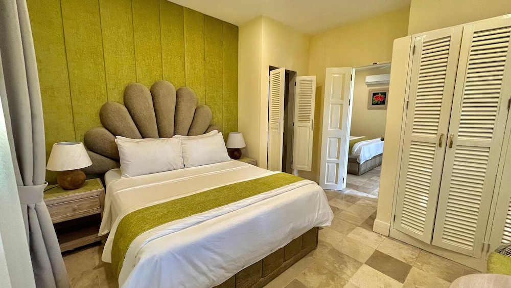 Hibiscus, Cottage, Queen Bed