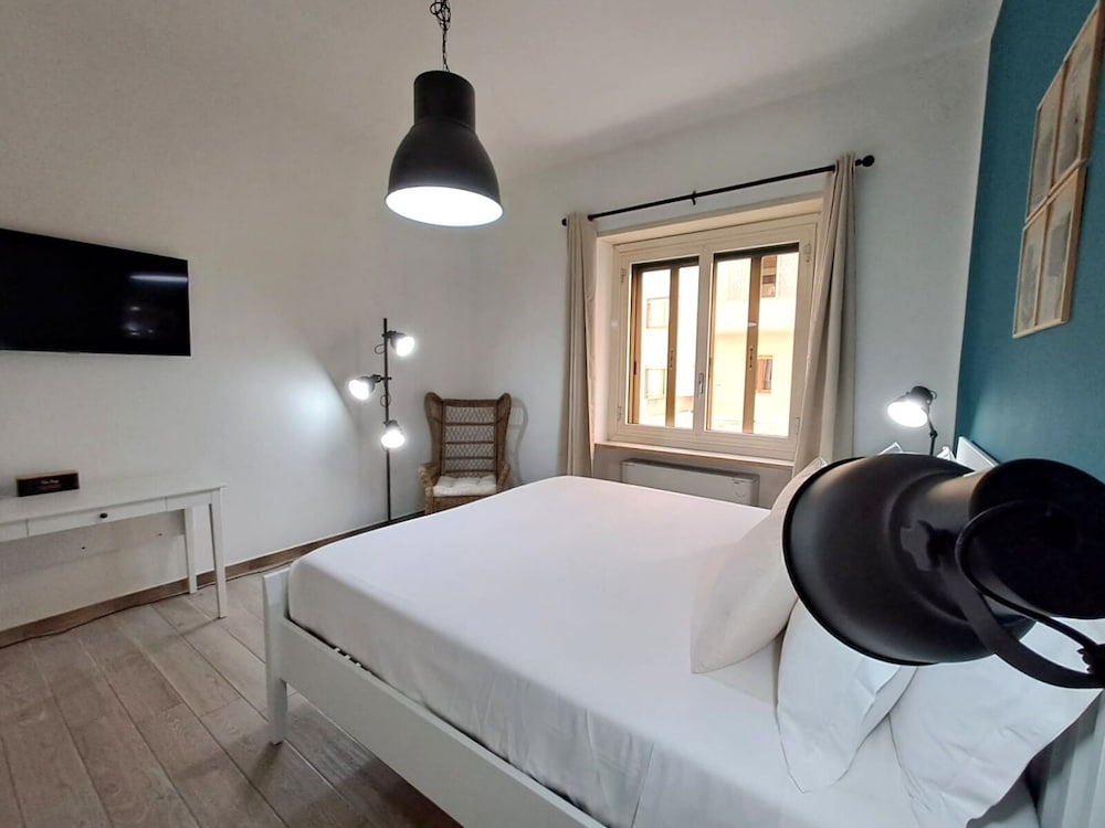 B&B Ajana 8/22
