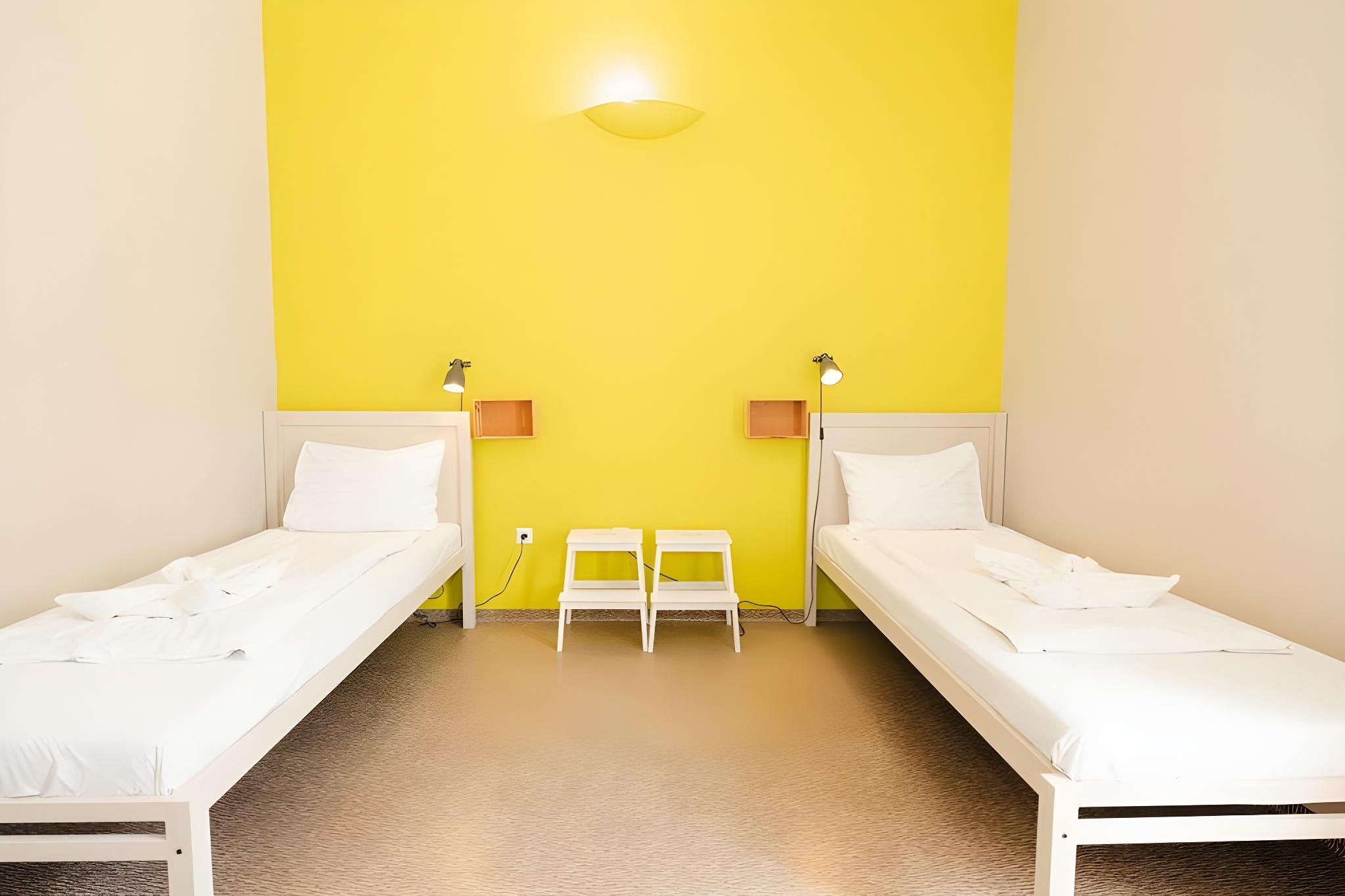 Private, Twin Beds