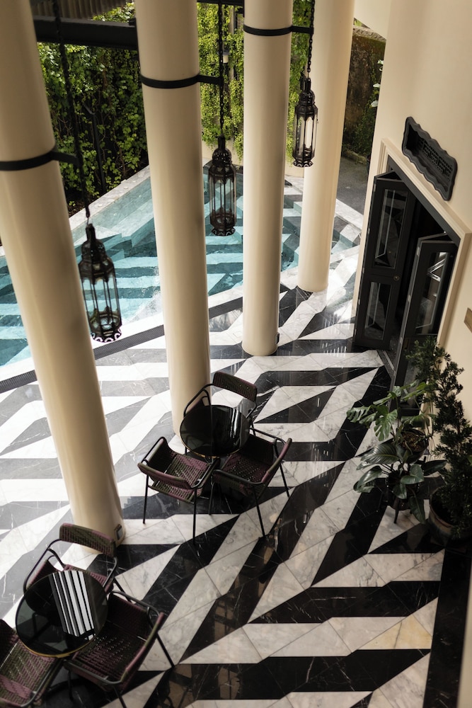 Hotel Verdigris 22/25