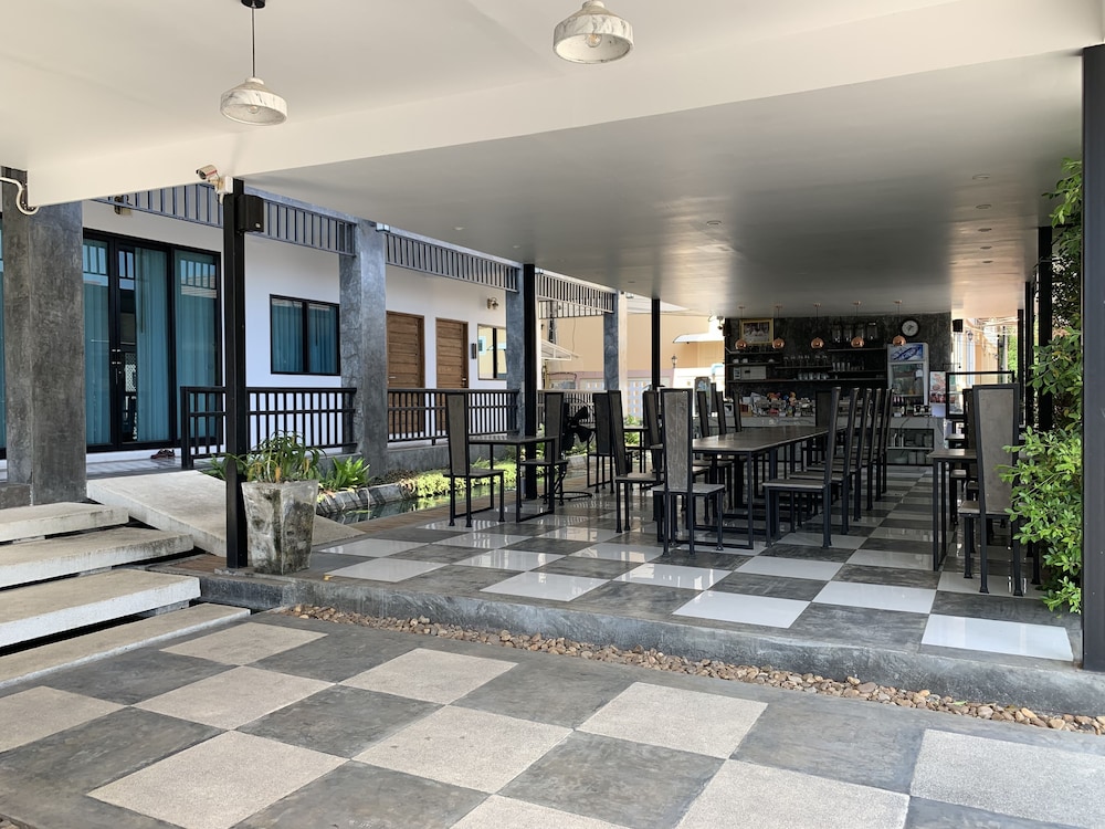 Phetcharat Grand Hotel Maesot 34/50