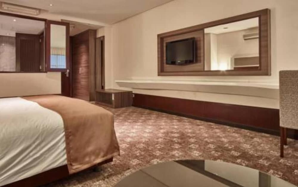 Hotel President Executive Club - Jababeka Cikarang 12/23