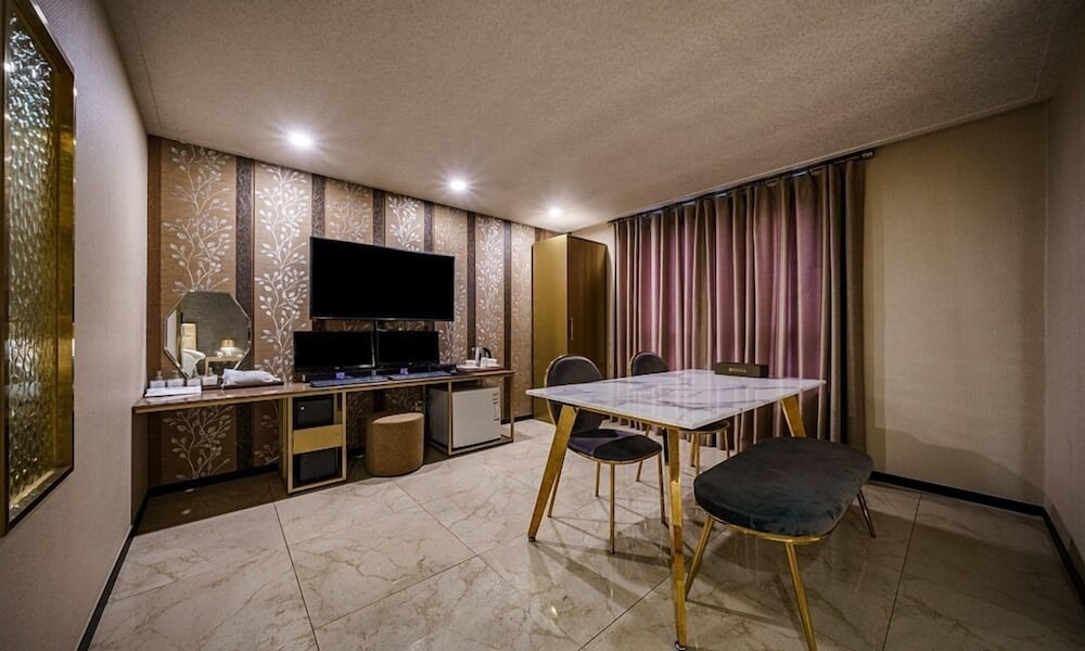 Urban Hotel Golf Shillim 66/68