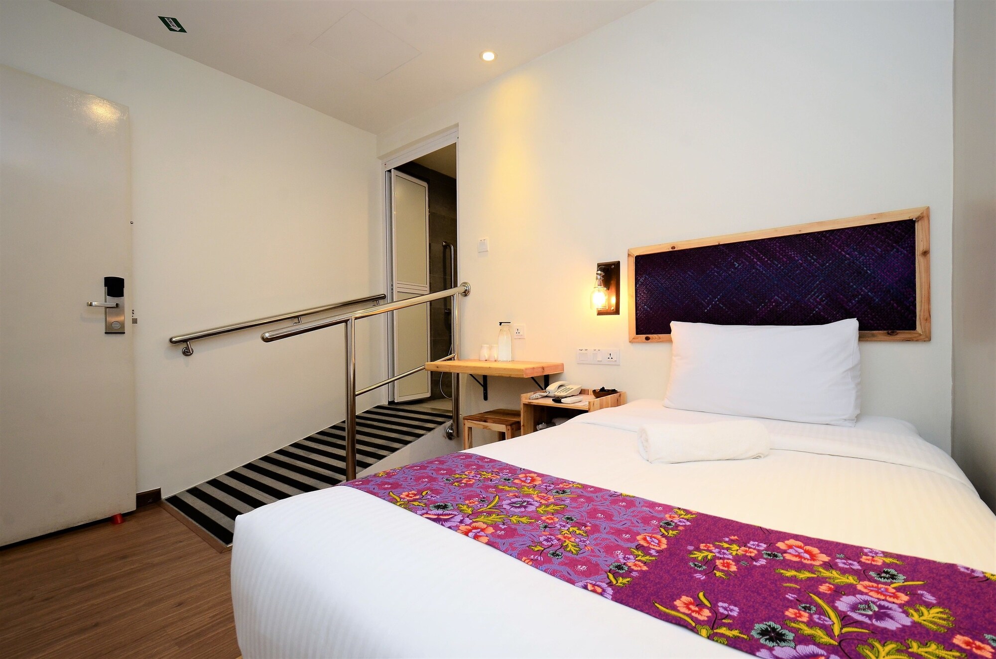 STANDARD, SINGLE, SINGLE BED, NO WINDOW