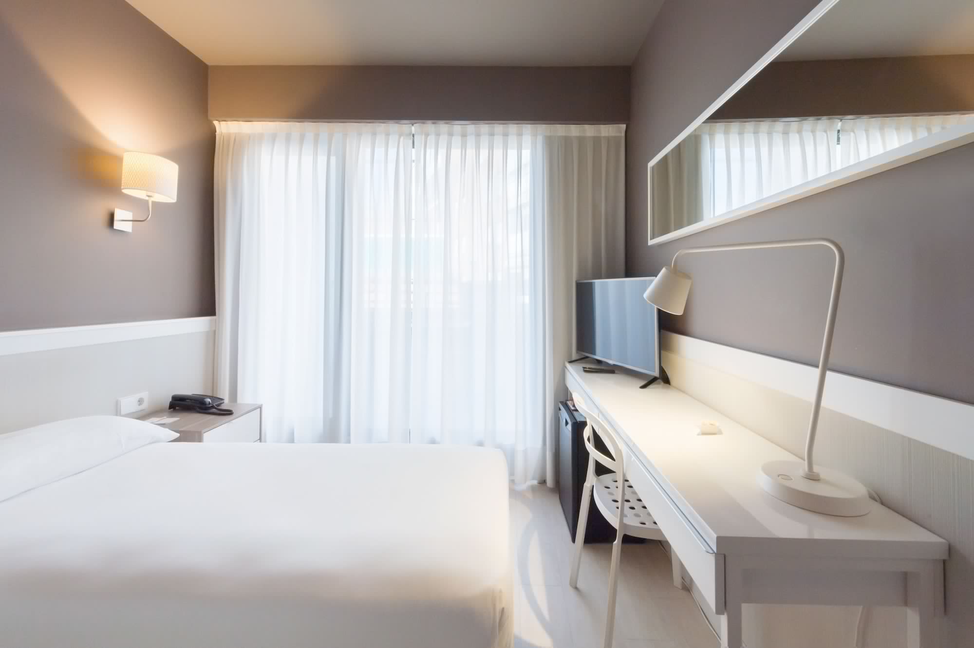 SUPERIOR, DOUBLE OR TWIN BED