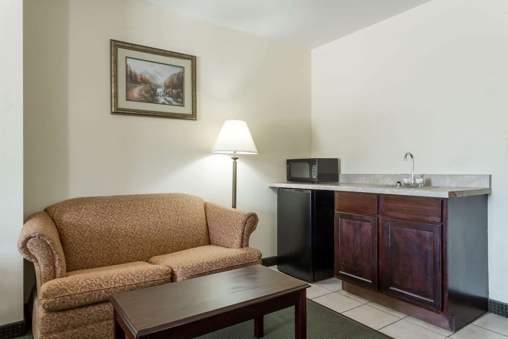 Howard Johnson by Wyndham Houma 25/36