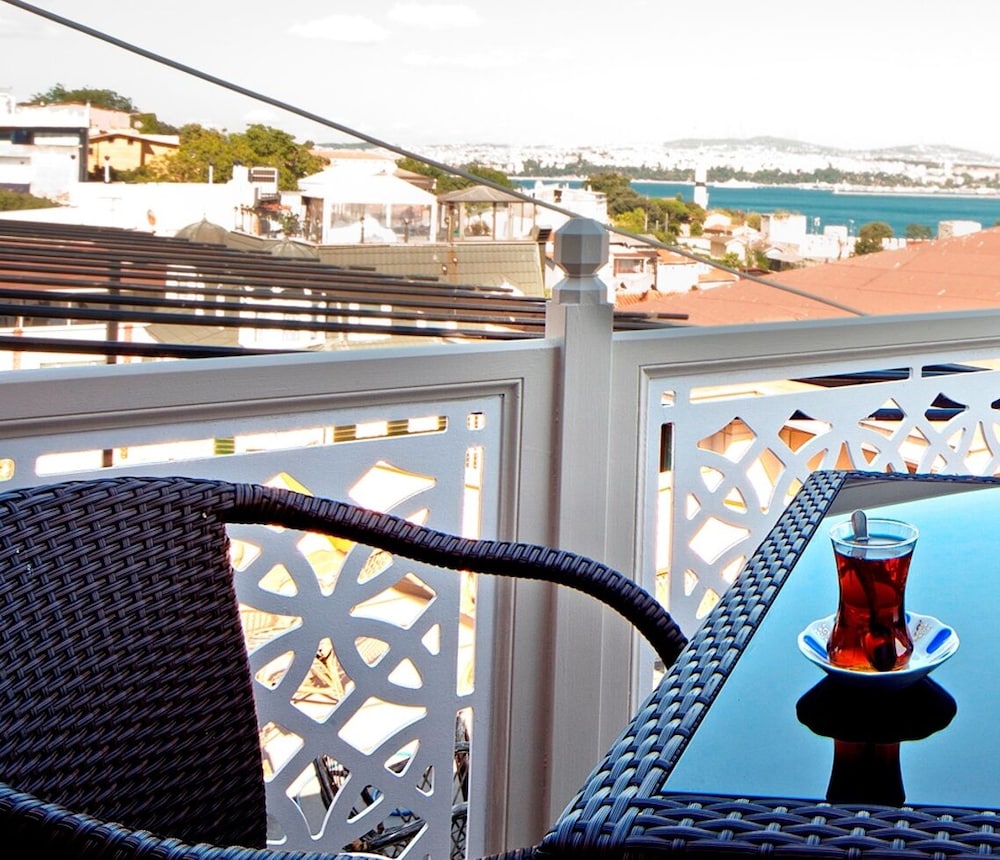 Triton Hotel 7/60