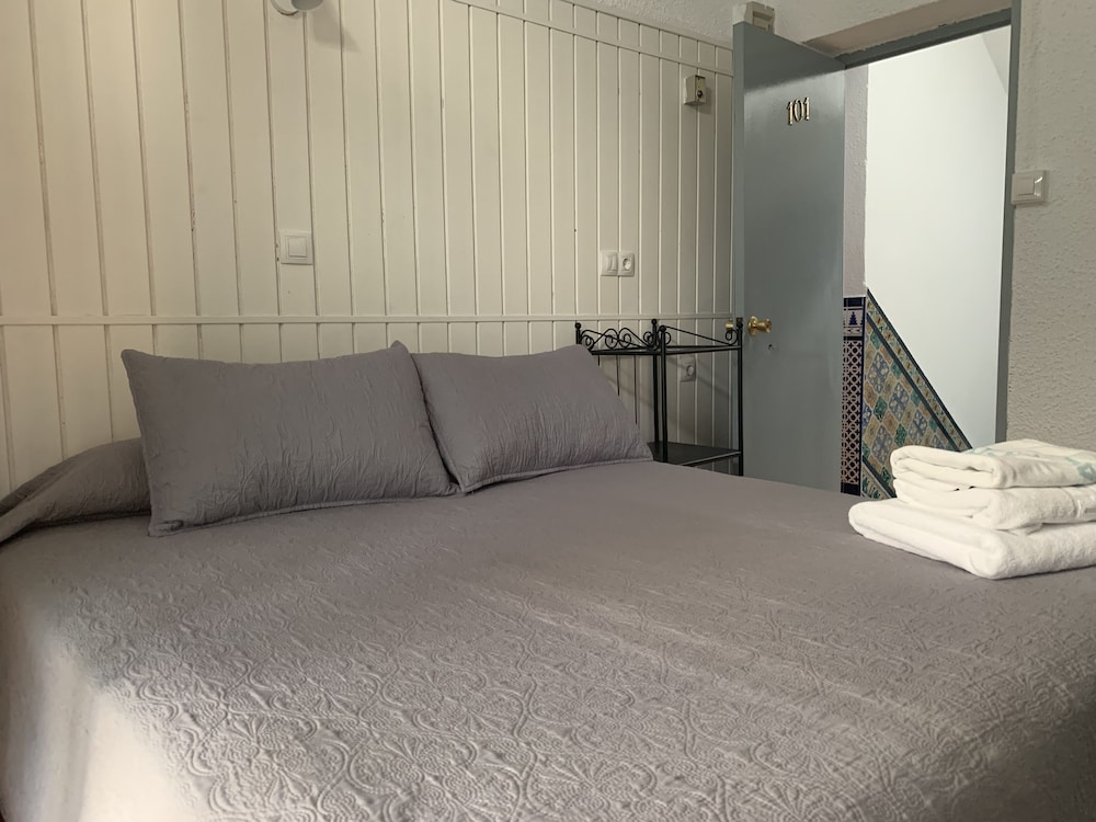 Hostal Alcobia 22/33