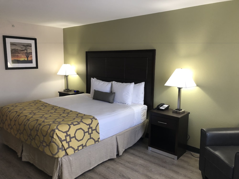 Baymont by Wyndham Phoenix I-10 near 51st Ave 23/55