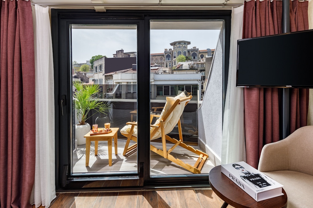 Euro Design Hotel 51/71