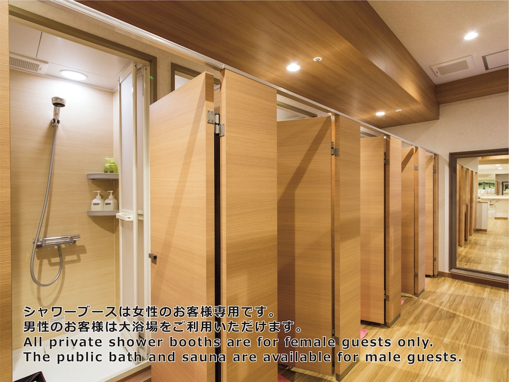 Shinjuku Kuyakushomae Capsule Hotel 33/46