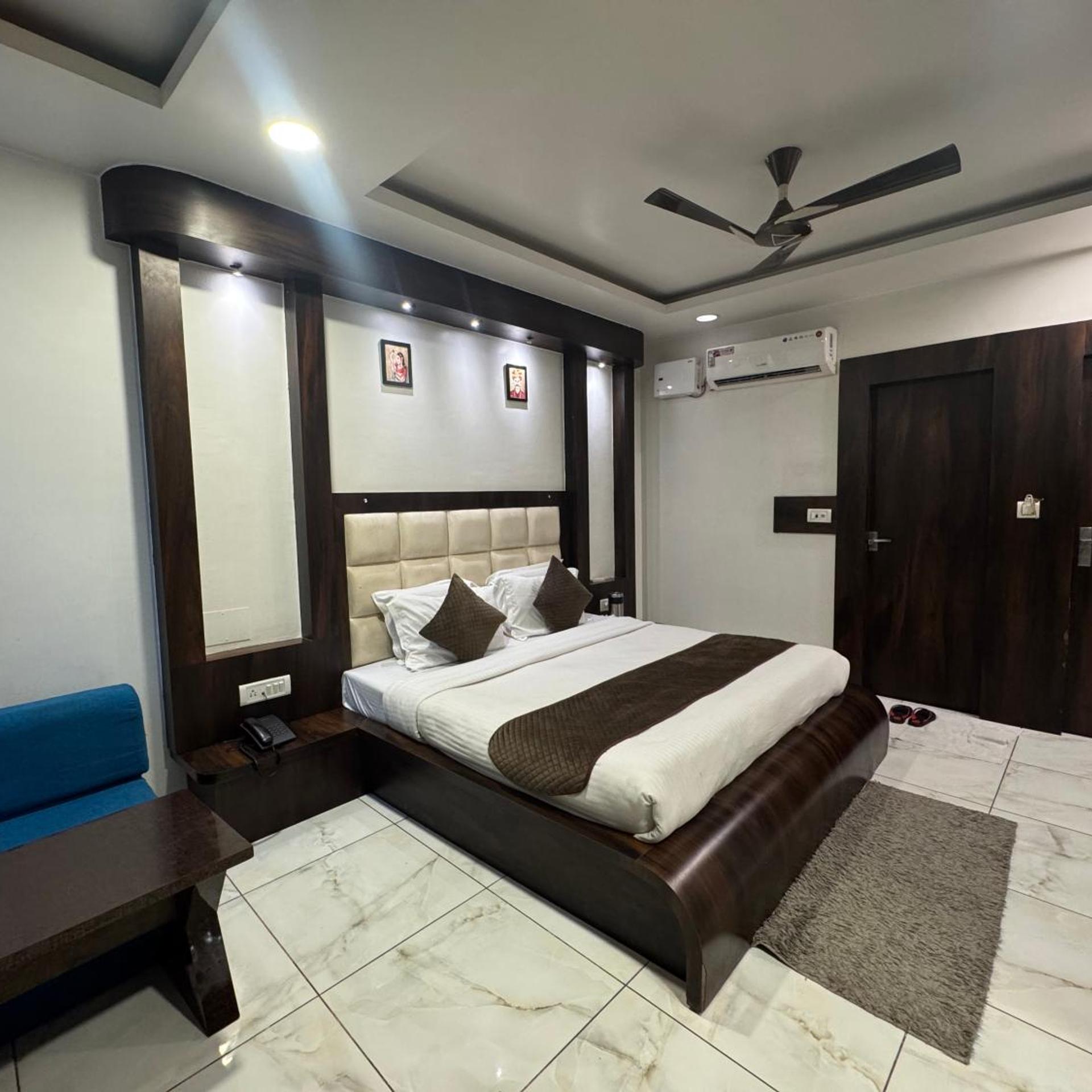 Oyo 4608 Hotel Galaxy 14/39