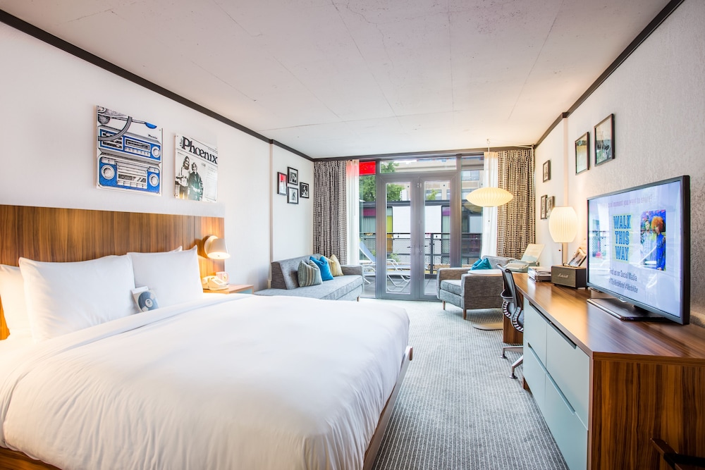STANDARD, KING BED, ACCESSIBLE