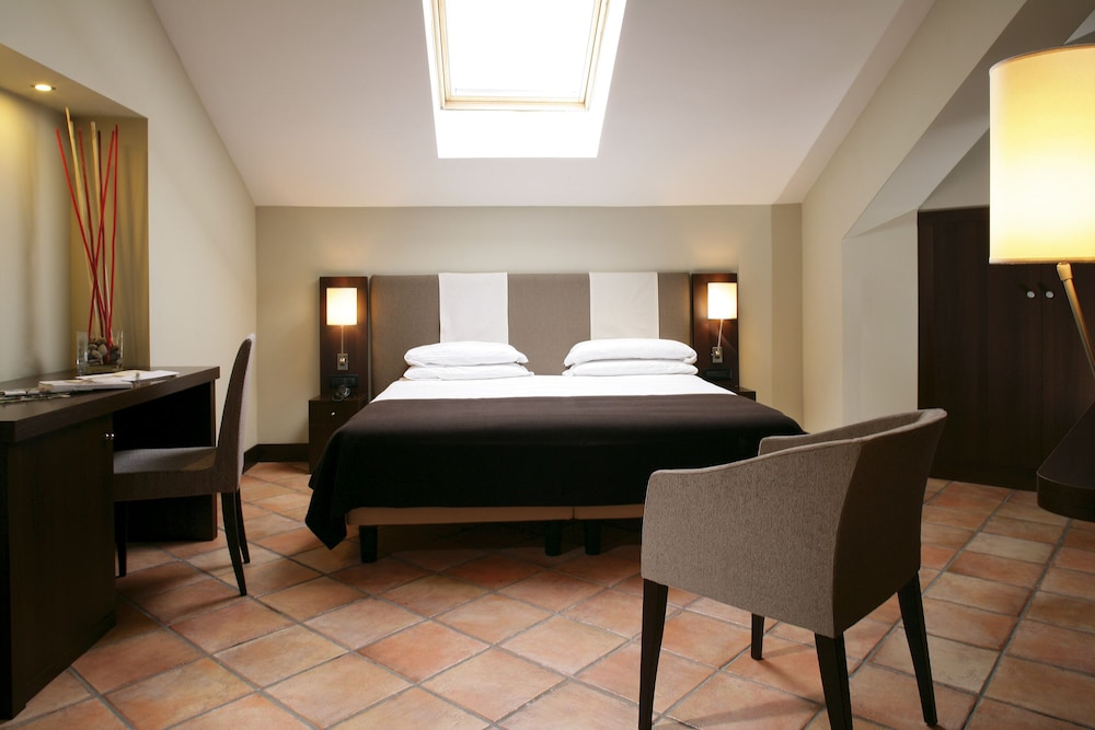 Th Roma Carpegna Palace 7/50