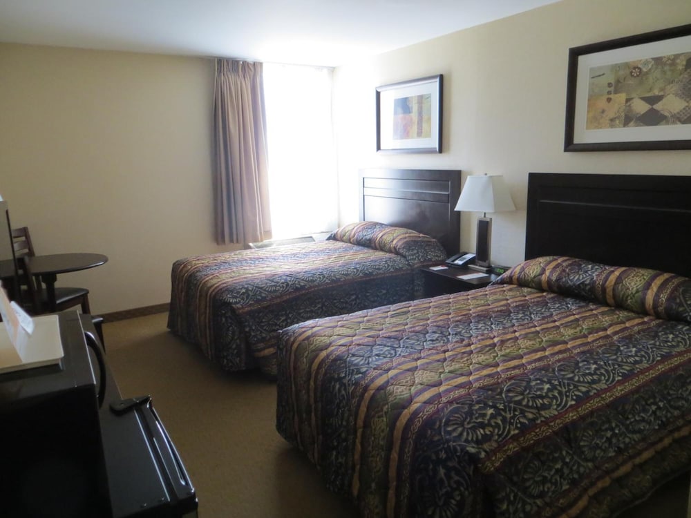 Econo Lodge Winnipeg 6/40