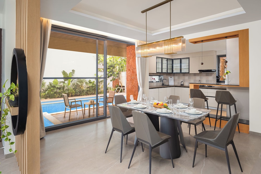 ELIVAAS Cloud 7 4 BHK Villa with Pvt Pool 63/72