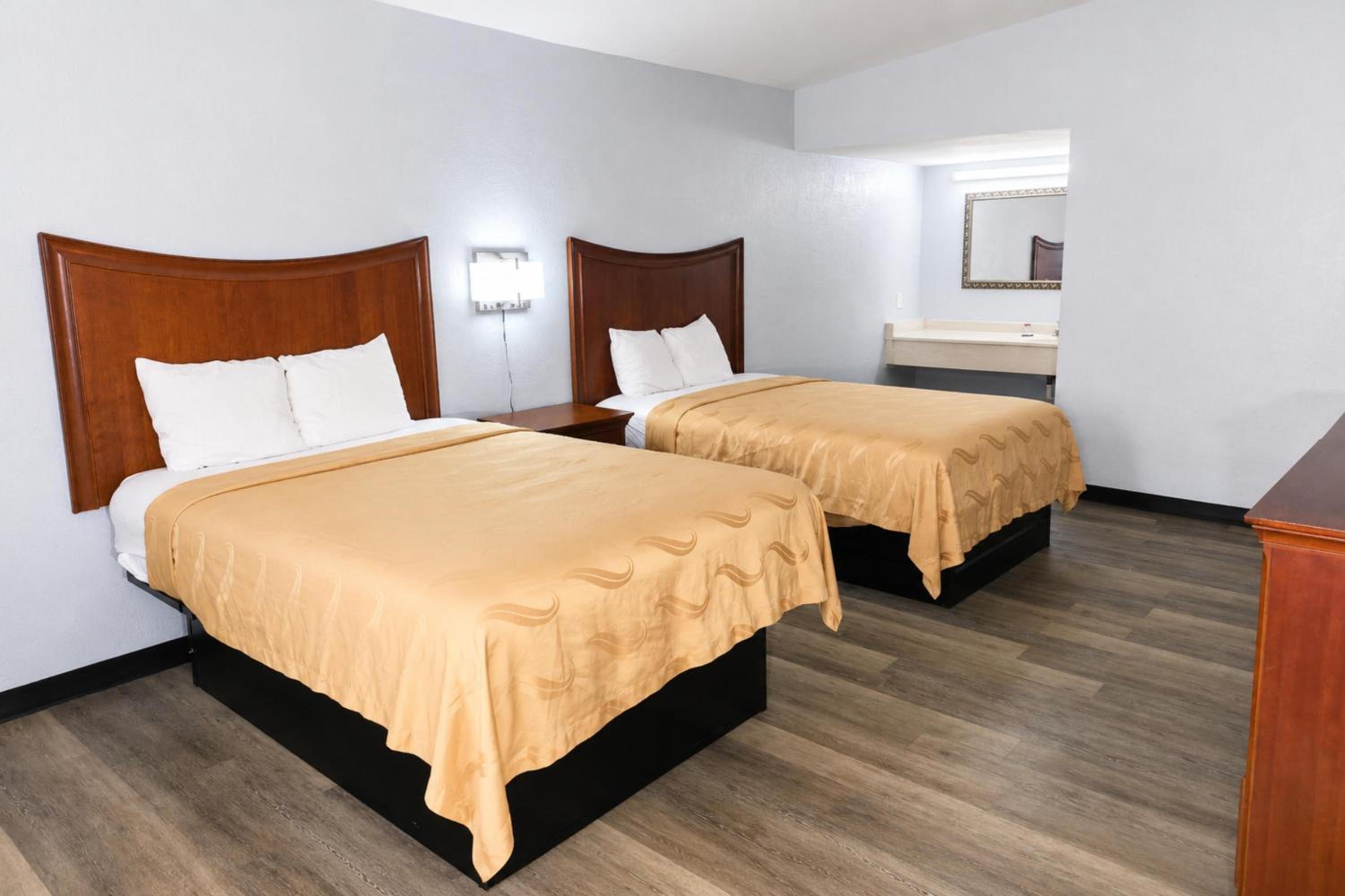 Room at Scottish Inns and Suites Bay City TX, BAY CITY - TX