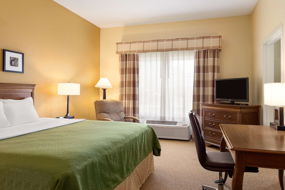 Country Inn & Suites by Radisson, Salina, KS 6/26