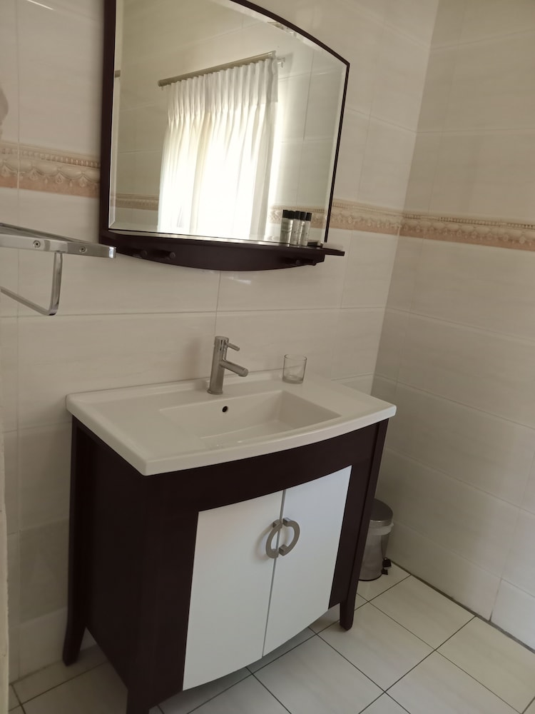 Staymorr Boutique Guest House 41/44