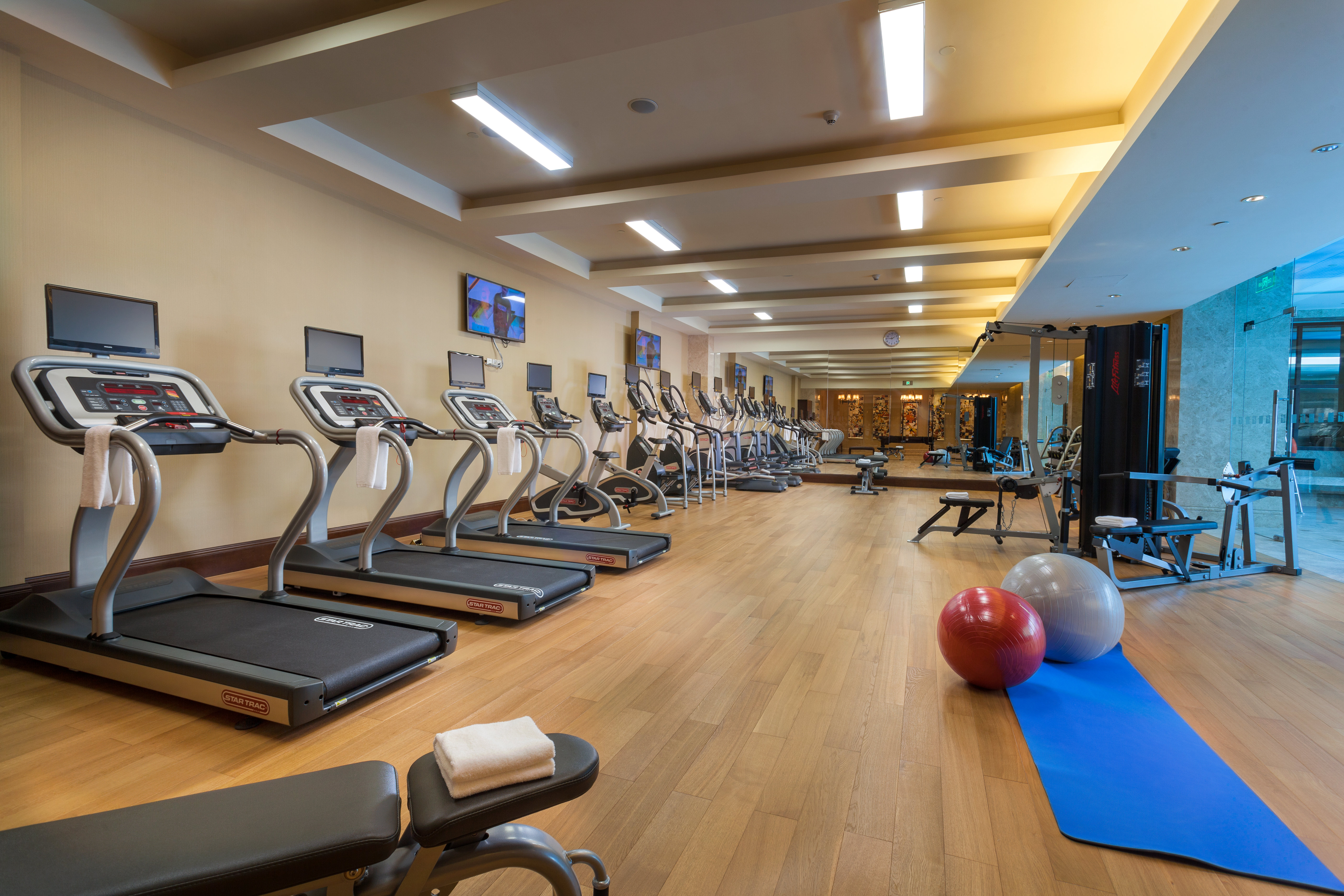 Holiday Inn Guangzhou Airport Zone 43/70