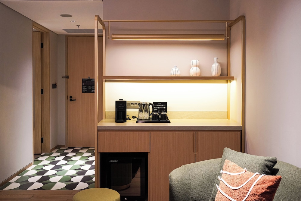 Artotel Living World Kota Wisata 3/55