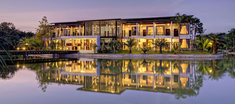 Horizon Village And Resort 2/72