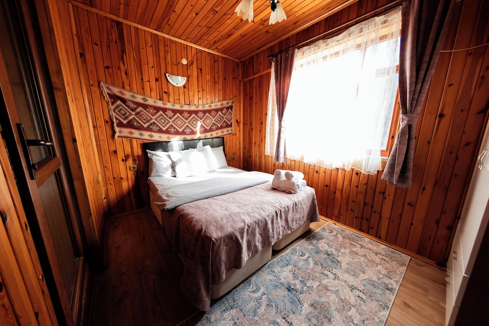 Wooden, Standard, Double Bed, Abant Baris Pansiyon 2/8
