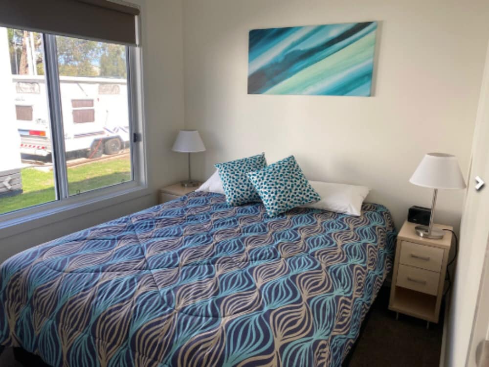 3 Bedrooms, Deluxe, Cabin, 2 Bunk Beds, 2 Queen Beds, Pool Side