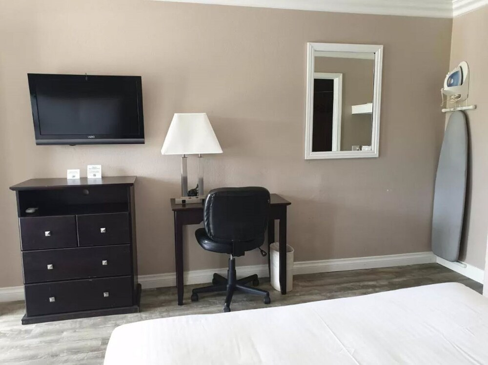 Lotus Of Lompoc - A Great Hospitality Inn 26/32
