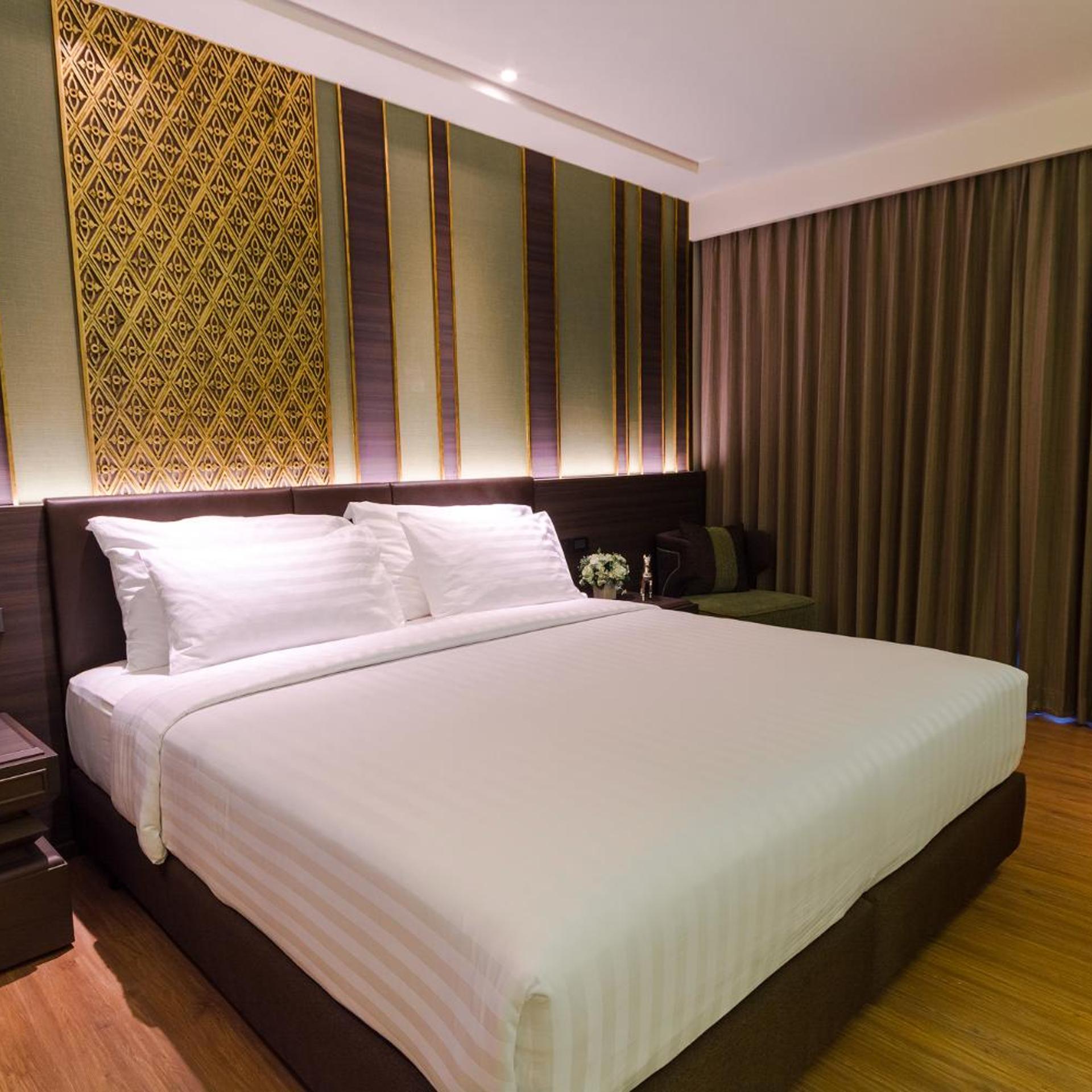 Deluxe, Double Bed, Street View