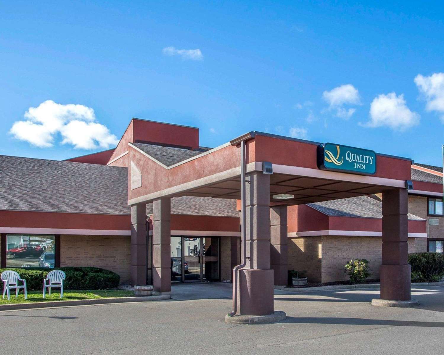 AmericInn by Wyndham Marshfield 2/13
