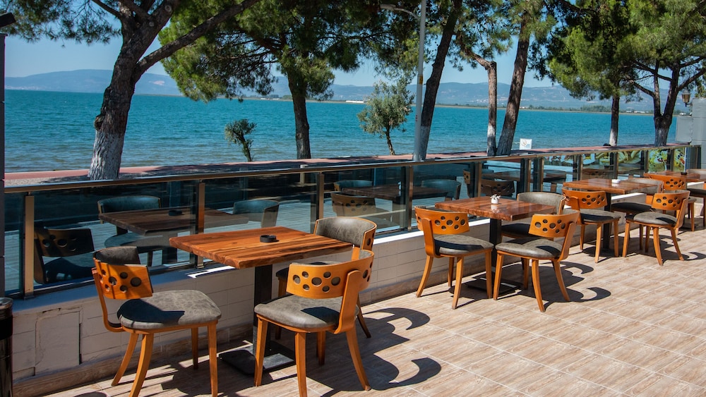 Lake Life Hotel 46/50