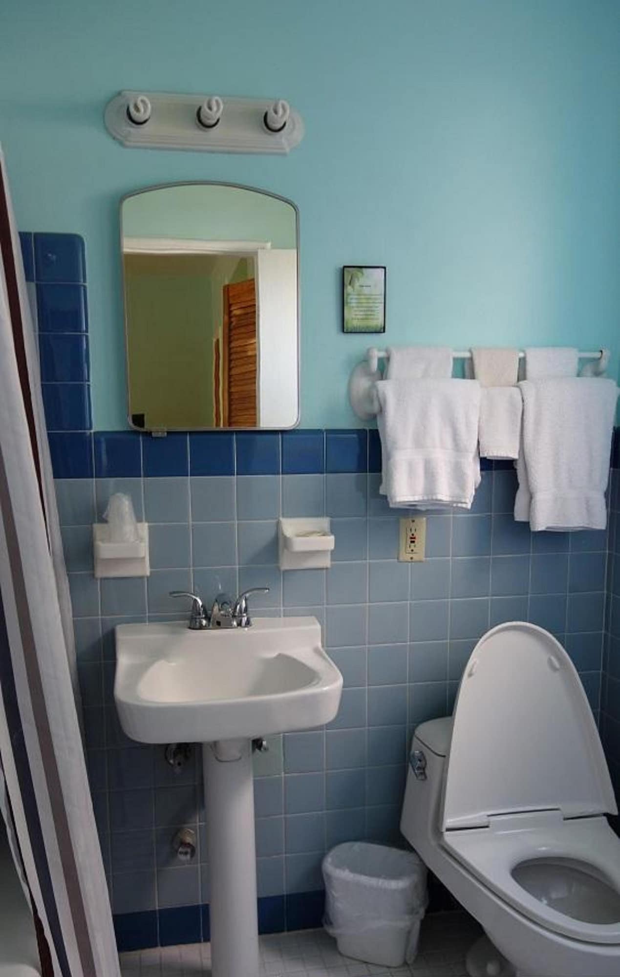 DELUXE, STUDIO, SUITE, QUEEN BED, SOFA, KITCHEN
