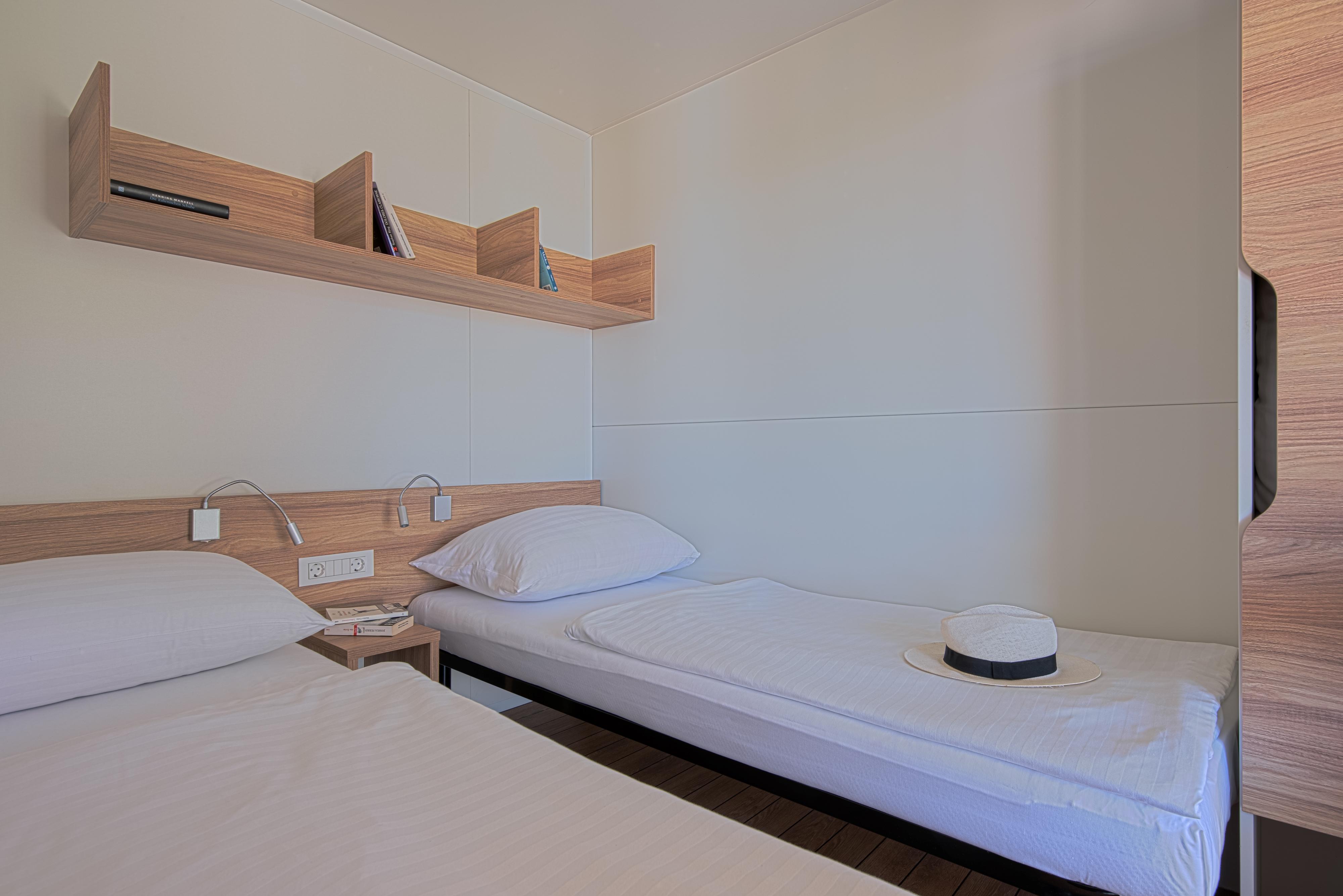 2 Bedrooms, Mobile Home, Premium, Terrace