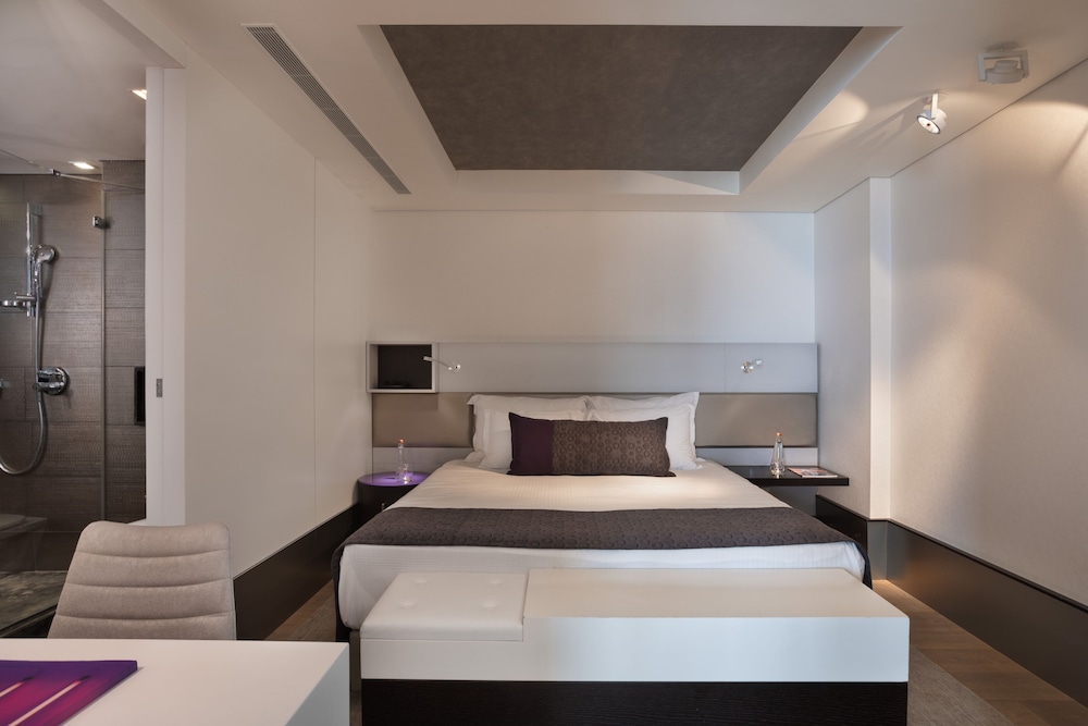 ROYAL, EXECUTIVE, SUITE