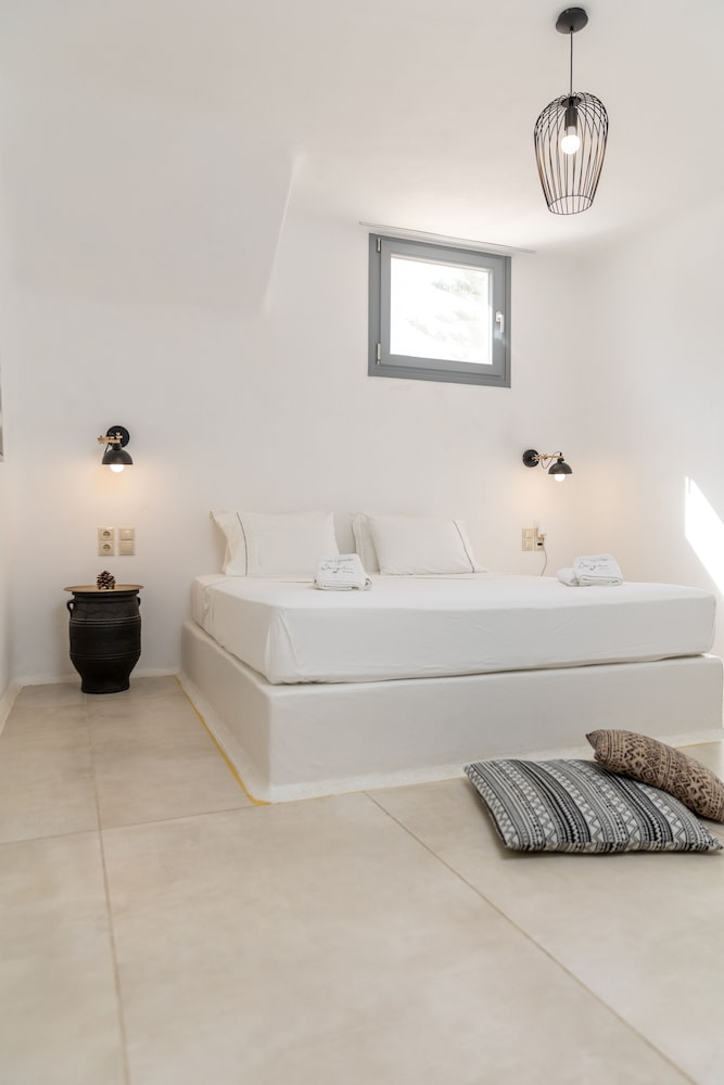 Ampelos Inn 41/47