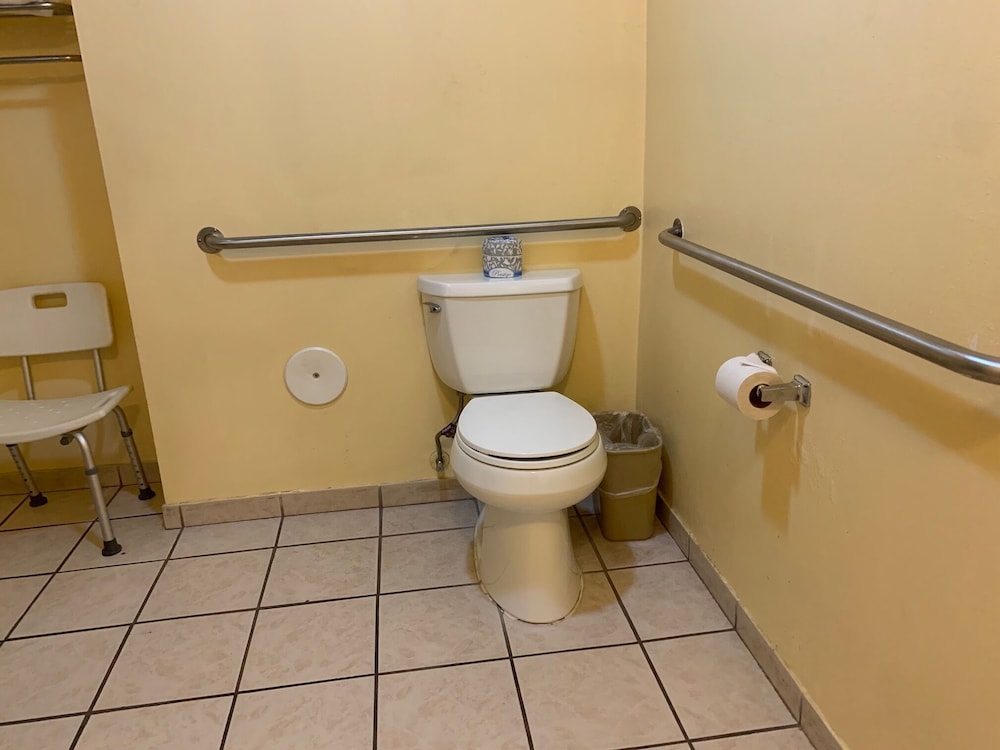 Oasis Inn & Suites 43/50