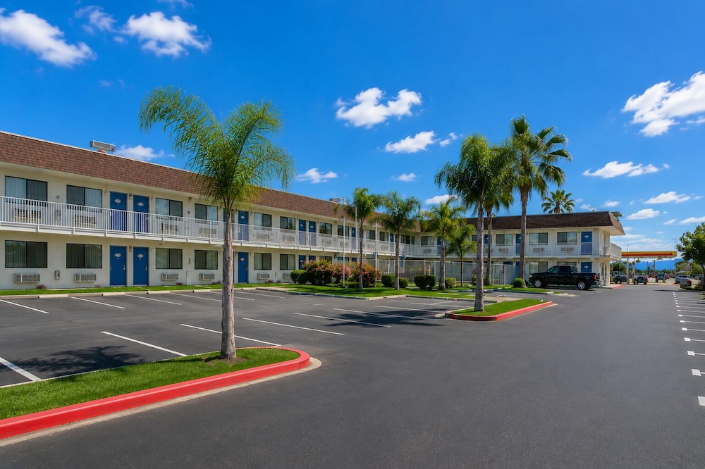 Motel6 Lost Hills, CA 42/46