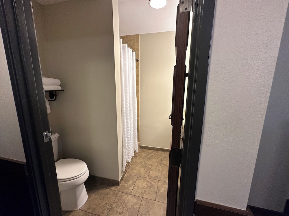 2 Bedrooms, Loft, Suite, King and Queen Bed