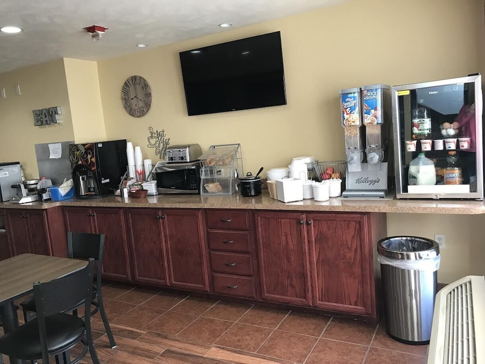 Heartland Hotel And Suites 44/62