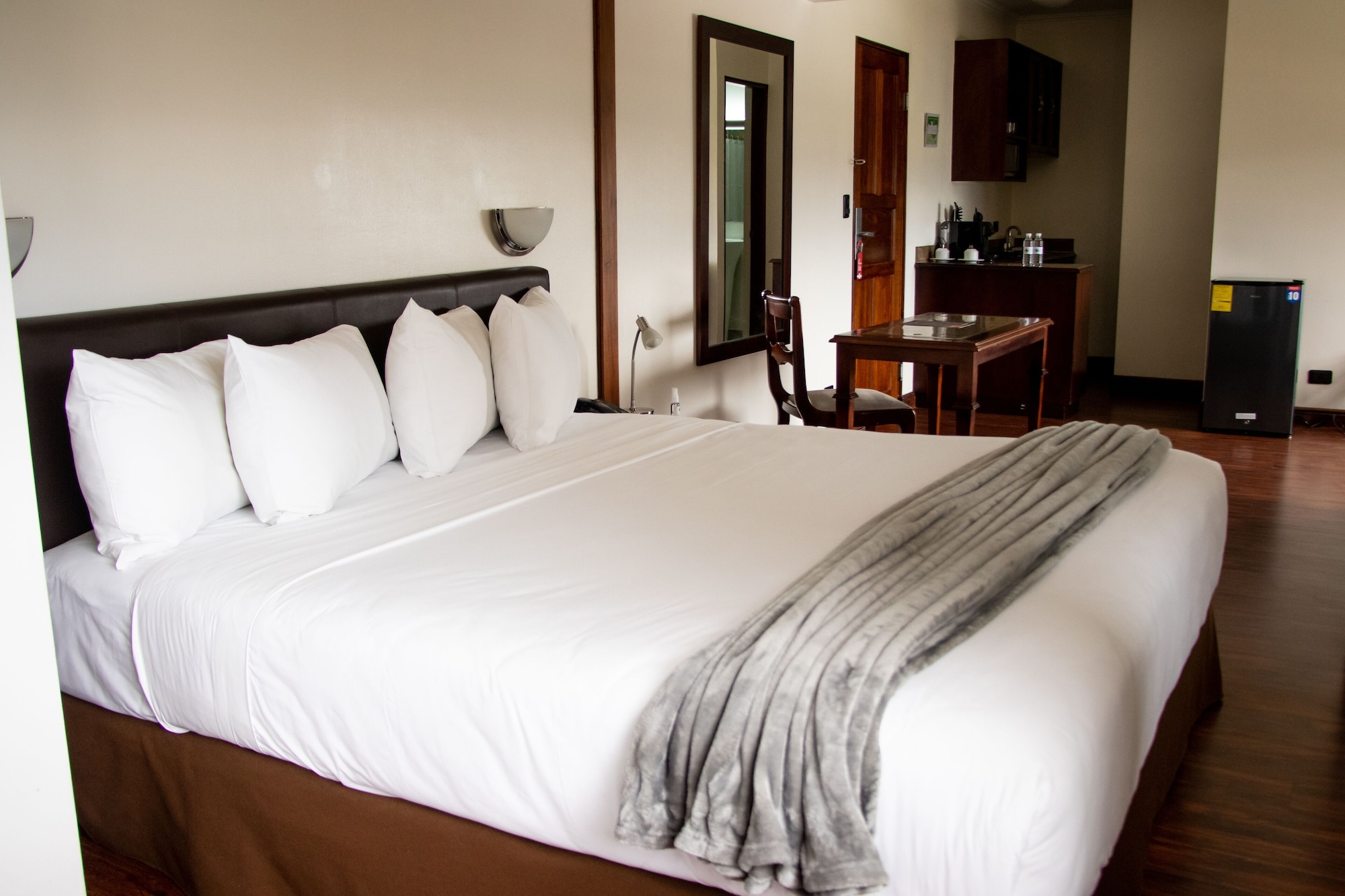 غرفة تنفيذية بسرير كينج، Parque Del Lago Hotel 3/7